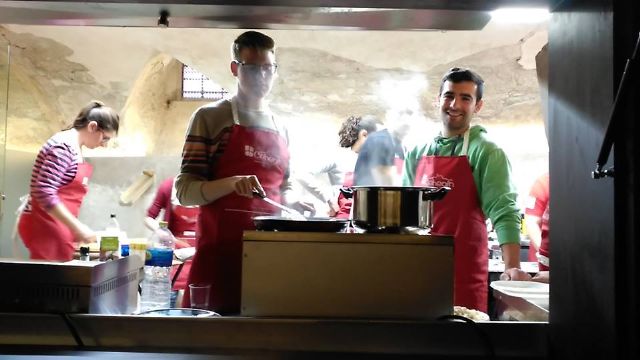 Un grupo de quince jóvenes participa en el taller 'Tapas y Cocina Tradicional' en la Escuela del Vino - 2, Foto 2
