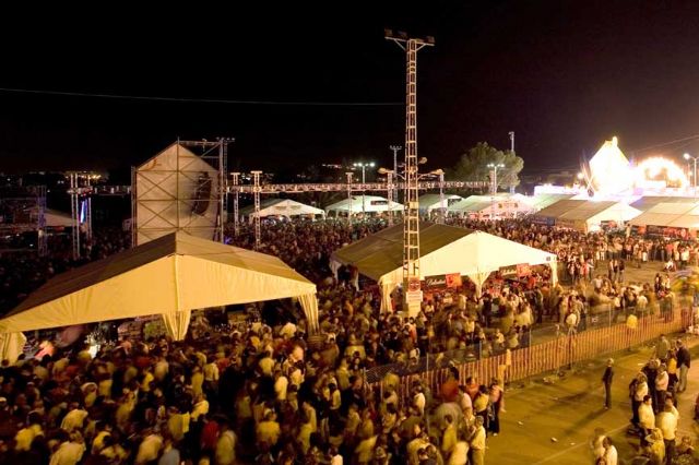 El ayuntamiento saca la convocatoria para solicitar espacios para la adjudicación de carpas-bares en el recinto de fiestas - 1, Foto 1