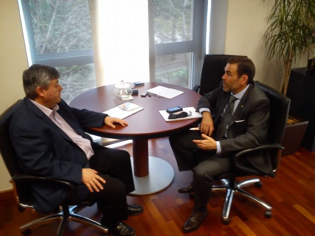 MC presenta en braille su Programa de Gobierno al director de la ONCE en Cartagena - 1, Foto 1