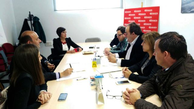 El PSOE analiza la situación le la localidad con la Cámara de Comercio - 1, Foto 1