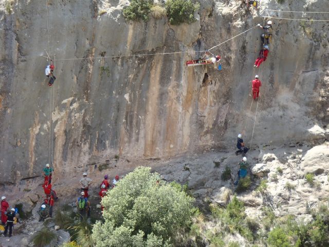 24 alumnos finalizan un curso de espeleosocorro - 1