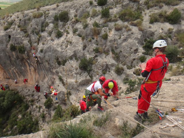 24 alumnos finalizan un curso de espeleosocorro - 3