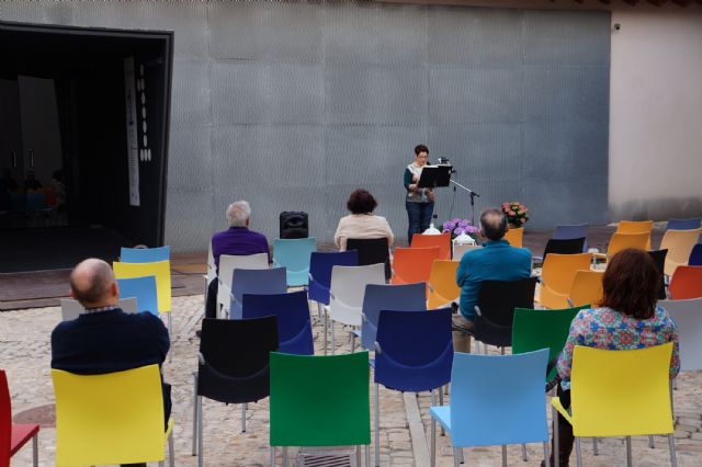 Ceutí conmemoró el Día del Libro con una lectura muy especial del Quijote en La Conservera - 1, Foto 1