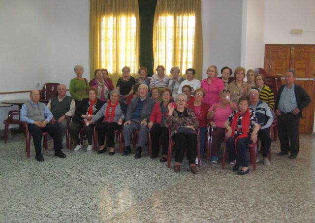 La elaboración de confituras y flores de novia reunió a cincuenta mayores - 1, Foto 1