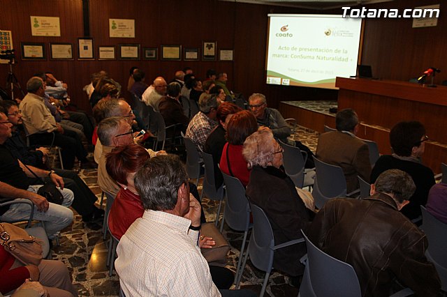 Ms de doscientas personas asistieron a la entrega de la acreditacin de la marca ConSuma Naturalidad a COATO - 21