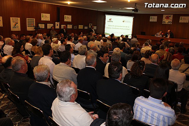 Ms de doscientas personas asistieron a la entrega de la acreditacin de la marca ConSuma Naturalidad a COATO - 33