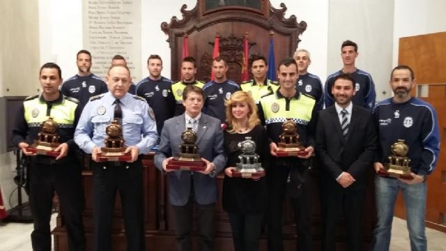 El Alcalde de Lorca recibe a los 12 agentes municipales que han participado en el XXIII Campeonato Nacional de Policías Locales Alcazaba 2015 - 1, Foto 1