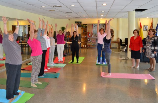 La concejalía de Tercera Edad ofrece cursos de yoga para mayores - 1, Foto 1