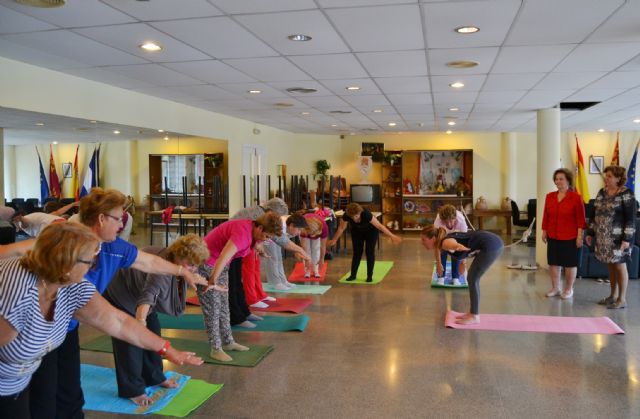 La concejalía de Tercera Edad ofrece cursos de yoga para mayores - 2, Foto 2