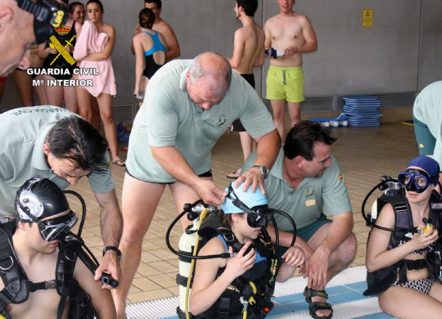 La Guardia Civil ha impartido talleres de buceo para alumnos de la Universidad de Murcia - 3, Foto 3