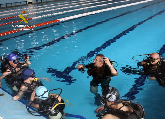 La Guardia Civil ha impartido talleres de buceo para alumnos de la Universidad de Murcia - 5, Foto 5