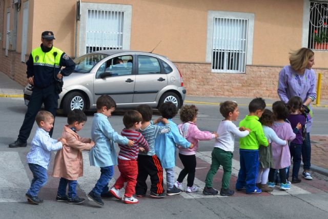 Los niños de la Escuela Infantil Reina Sofía de Alguazas visitaron la Biblioteca Municipal - 2, Foto 2