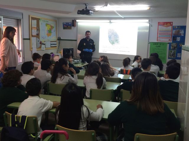 La Policía Científica en las Jornadas de la Ciencia del Colegio Herma - 2, Foto 2