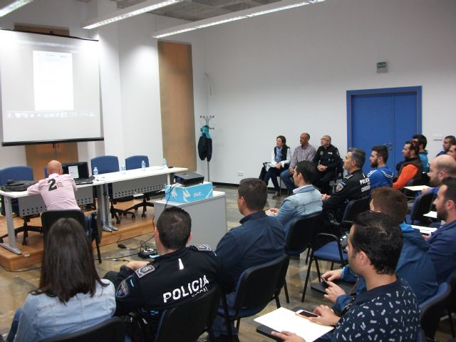 Un total de 40 policías de todo el Noroeste participan en Cehegín en un curso sobre falsedad documental - 2, Foto 2