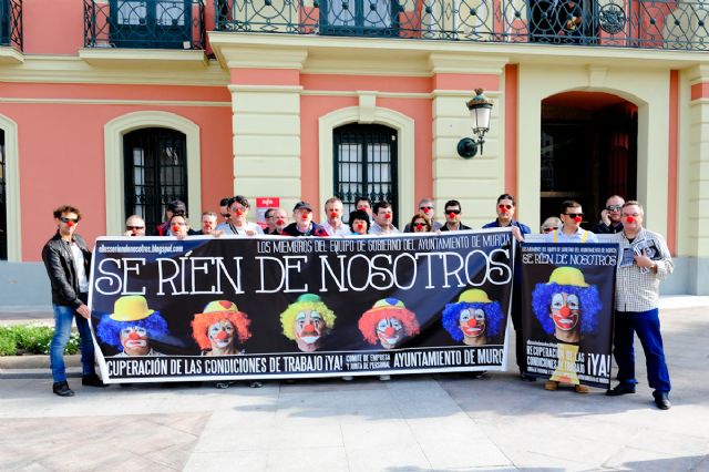 ´Se ríen de nosotros´. Empleados municipales se concentran en la Glorieta para reclamar la recuperación de las condiciones de trabajo - 1, Foto 1