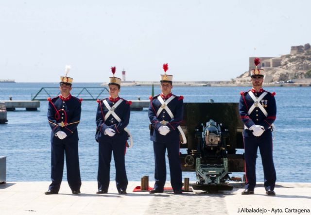 Homenaje a los héroes del 2 de mayo en el puerto - 1, Foto 1