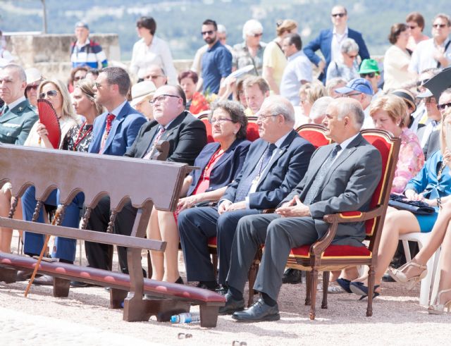 Garre asiste a la misa y ofrenda floral en honor a la Santísima y Vera Cruz de Caravaca - 1, Foto 1