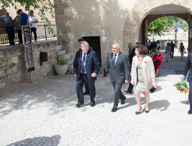 Garre asiste a la misa y ofrenda floral en honor a la Santísima y Vera Cruz de Caravaca - 2, Foto 2