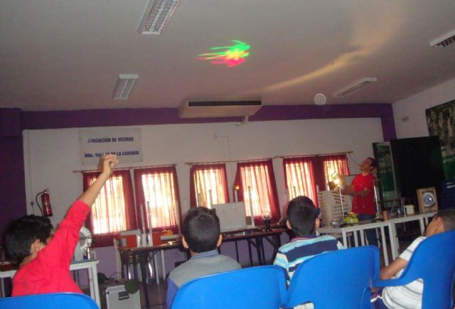 Ciencia para la Inclusión desarrolla talleres para menores en riesgo de exclusión social - 1, Foto 1