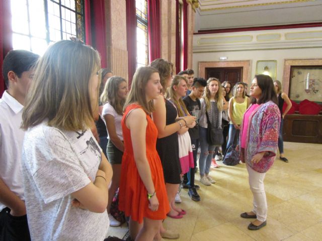La Concejal de Educación da la bienvenida a alumnos franceses que participan en un intercambio con estudiantes del IES La Flota - 1, Foto 1