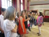 La Concejal de Educación da la bienvenida a alumnos franceses que participan en un intercambio con estudiantes del IES La Flota