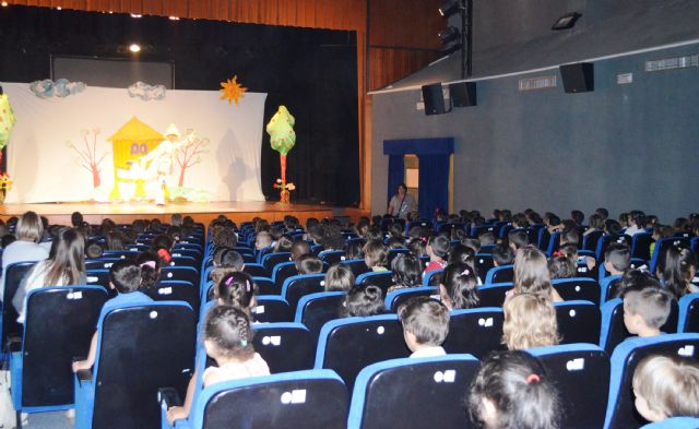 La gallina Marcelina divierte a los escolares alguaceños con motivo del Día del Libro - 1, Foto 1