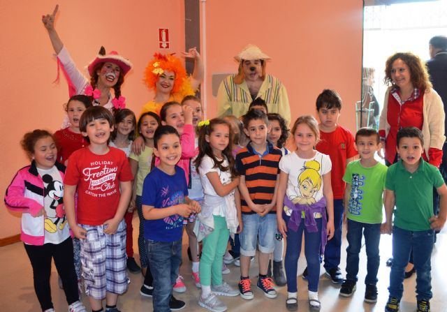 La gallina Marcelina divierte a los escolares alguaceños con motivo del Día del Libro - 3, Foto 3