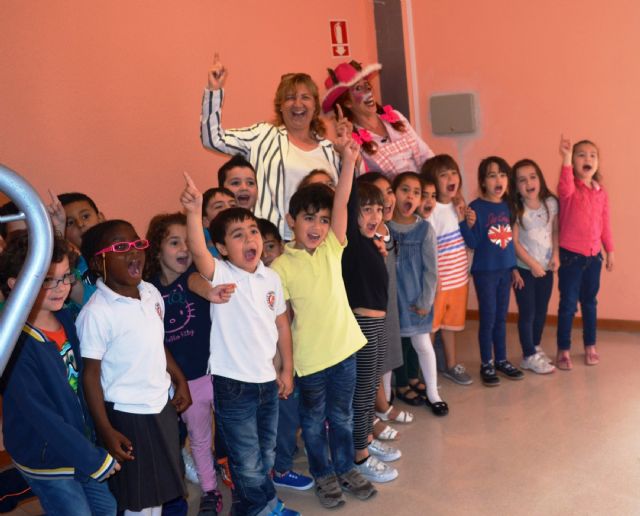 La gallina Marcelina divierte a los escolares alguaceños con motivo del Día del Libro - 4, Foto 4
