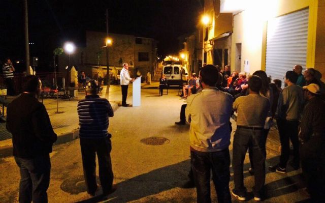 El candidato popular lleva sus encuentros vecinales a la barriada de la Virgen del Oro - 3, Foto 3