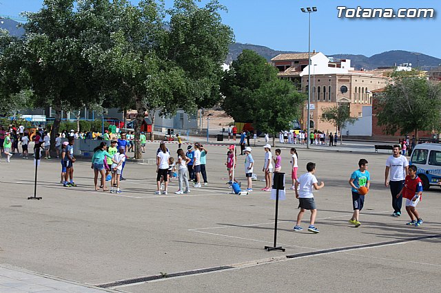 Ms de 400 alumnos de 5 de Educacin Primaria de todos los colegios de Totana participan en la Jornada de Juegos Populares - 4