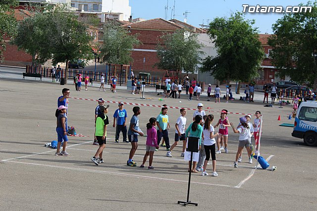 Ms de 400 alumnos de 5 de Educacin Primaria de todos los colegios de Totana participan en la Jornada de Juegos Populares - 7