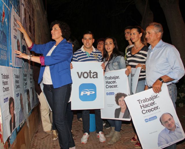 El Partido Popular de Puerto Lumbreras comienza la Campaña Electoral con la pegada de carteles - 1, Foto 1