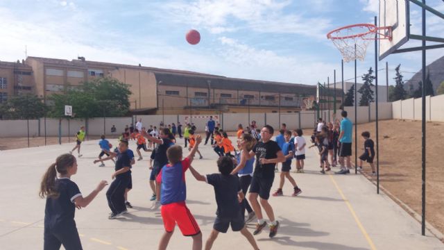 Alumnos del Virgen de Begoña, con el UPCT Basket Cartagena - 1, Foto 1