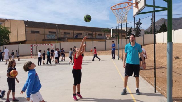 Alumnos del Virgen de Begoña, con el UPCT Basket Cartagena - 3, Foto 3