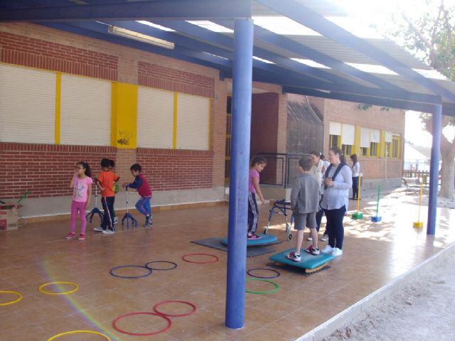 La concejalía de Igualdad trabaja con los escolares la Igualdad y la discapacidad con unas jornadas prácticas en los colegios - 1, Foto 1