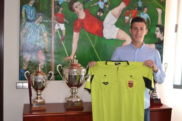 Actuación vital de un árbitro en el partido Sucina-EF Los Alcázares - 1, Foto 1