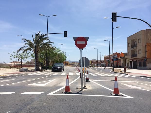 Se restablece el tráfico rodado de acceso desde la avenida Juan Carlos I en dirección a la avenida Rambla de La Santa, en la intersección de la nueva rotonda de la 