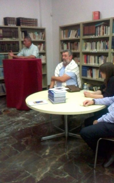 La Biblioteca Municipal de Ceutí acogió la presentación del libro El pájaro de fuego - 3, Foto 3