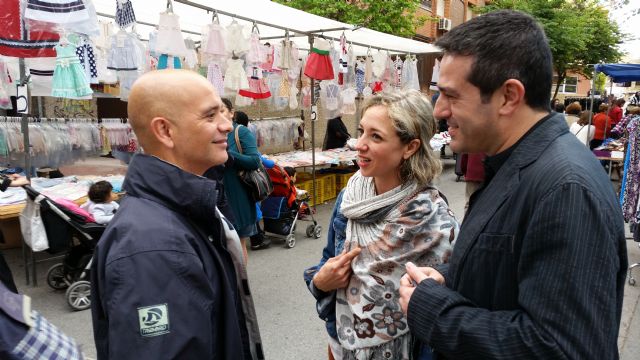 Joaquín Buendía recorre la plaza de abastos y el mercado semanal de San Pedro - 1, Foto 1