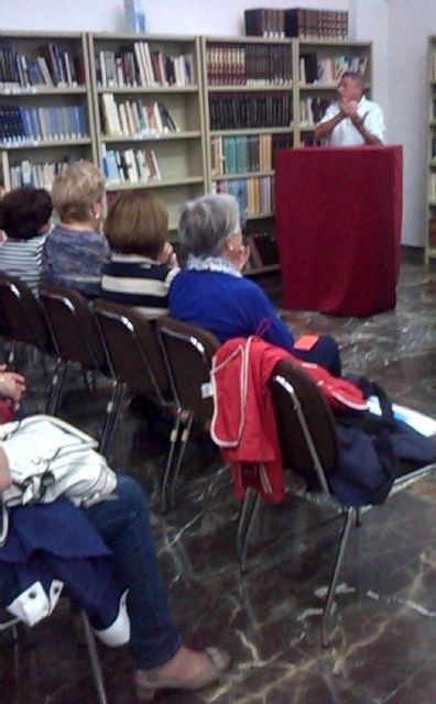 La Biblioteca Municipal de Ceutí acogió la presentación del libro El pájaro de fuego - 1, Foto 1