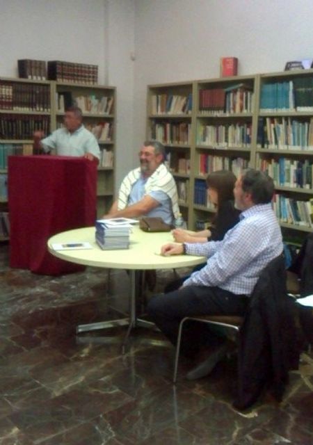 La Biblioteca Municipal de Ceutí acogió la presentación del libro El pájaro de fuego - 2, Foto 2