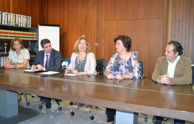 La Fundación CajaMurcia destina 3.000 euros a la financiación de la Universidad Popular - 1, Foto 1