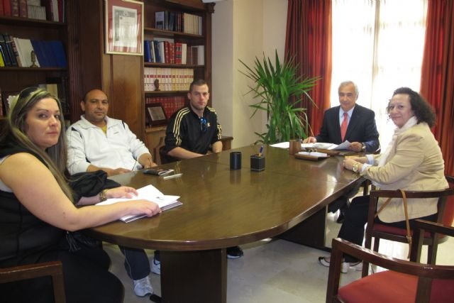 Fomento se suma a la firma de las escrituras de las nuevas viviendas del barrio lorquino de San Fernando - 1, Foto 1