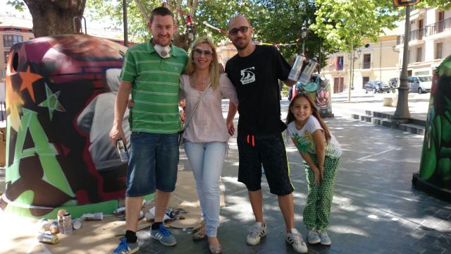 La Concejalía de Medio Ambiente decora nuevos contenedores de vidrio con la técnica del Grafiti - 1, Foto 1