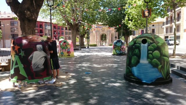 La Concejalía de Medio Ambiente decora nuevos contenedores de vidrio con la técnica del Grafiti - 2, Foto 2