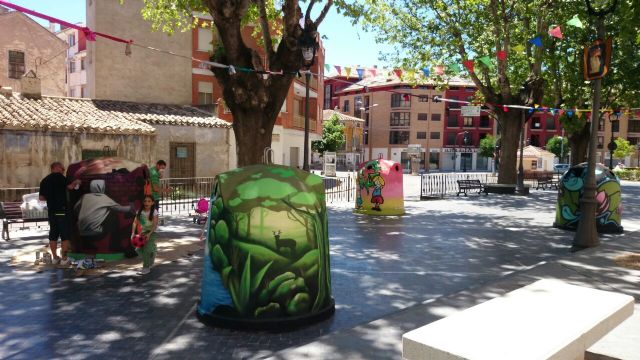 La Concejalía de Medio Ambiente decora nuevos contenedores de vidrio con la técnica del Grafiti - 3, Foto 3