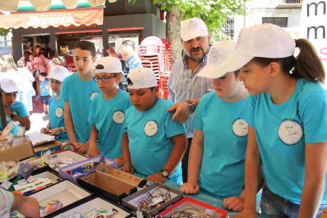 Cooperativas escolares de la Comarca venden sus productos en el mercado semanal de Caravaca - 2, Foto 2