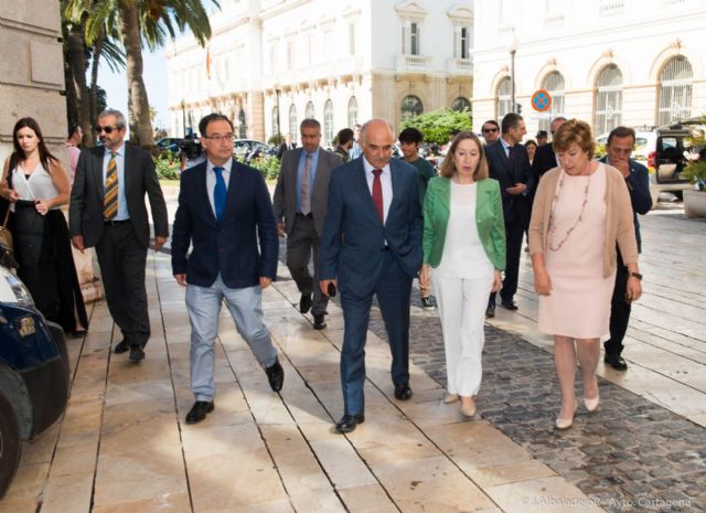 La ministra de Fomento visita el Palacio Consistorial - 3, Foto 3