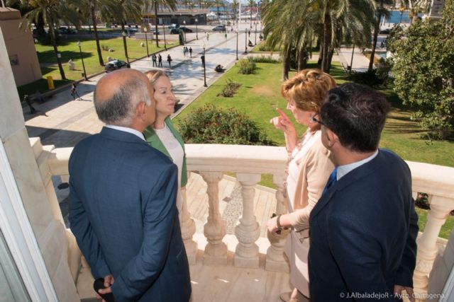 La ministra de Fomento visita el Palacio Consistorial - 4, Foto 4