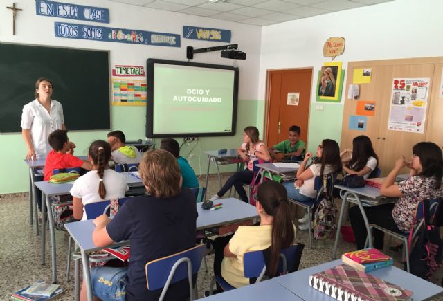 El Ayuntamiento torreño trabaja la prevención del consumo de alcohol con los alumnos de 2° de ESO - 1, Foto 1